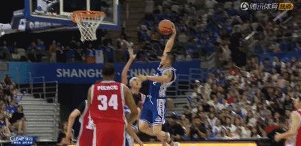 他有人鱼线和八块肌，却说：我不想露给你们看！