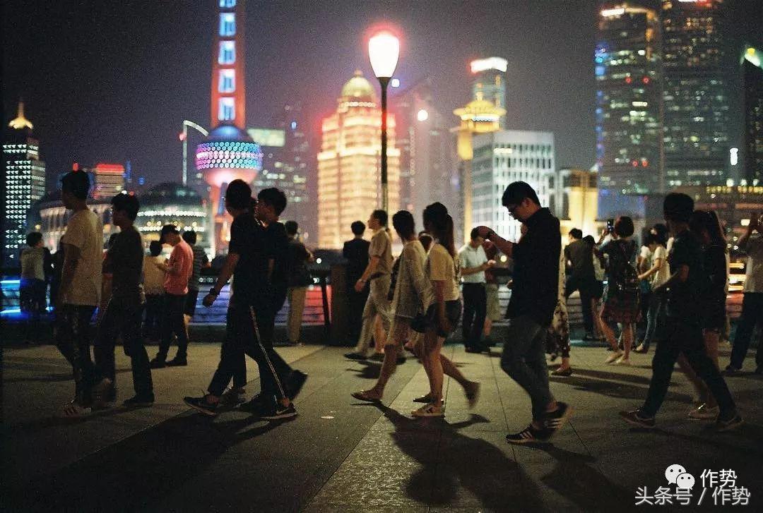 他有人鱼线和八块肌，却说：我不想露给你们看！