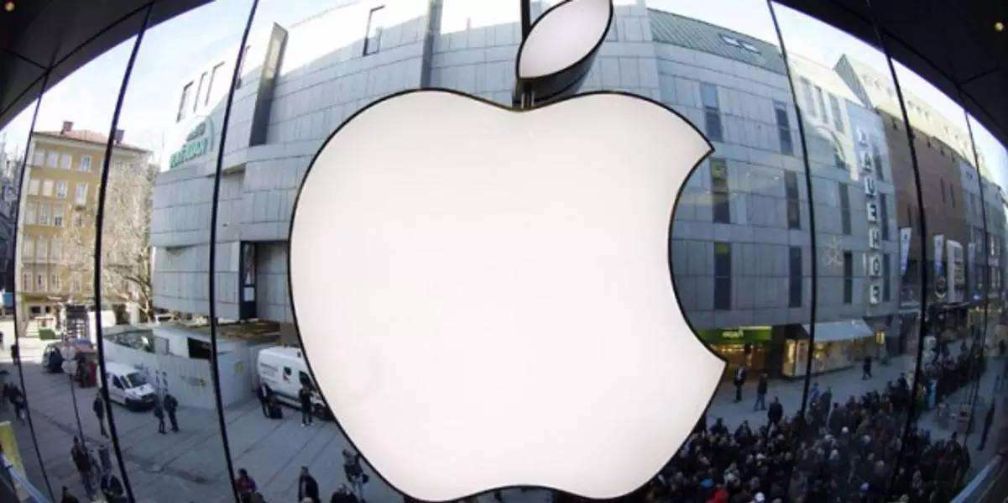 苹果零容忍！女儿试玩iPhoneX全球走红，老爹惨遭解雇！