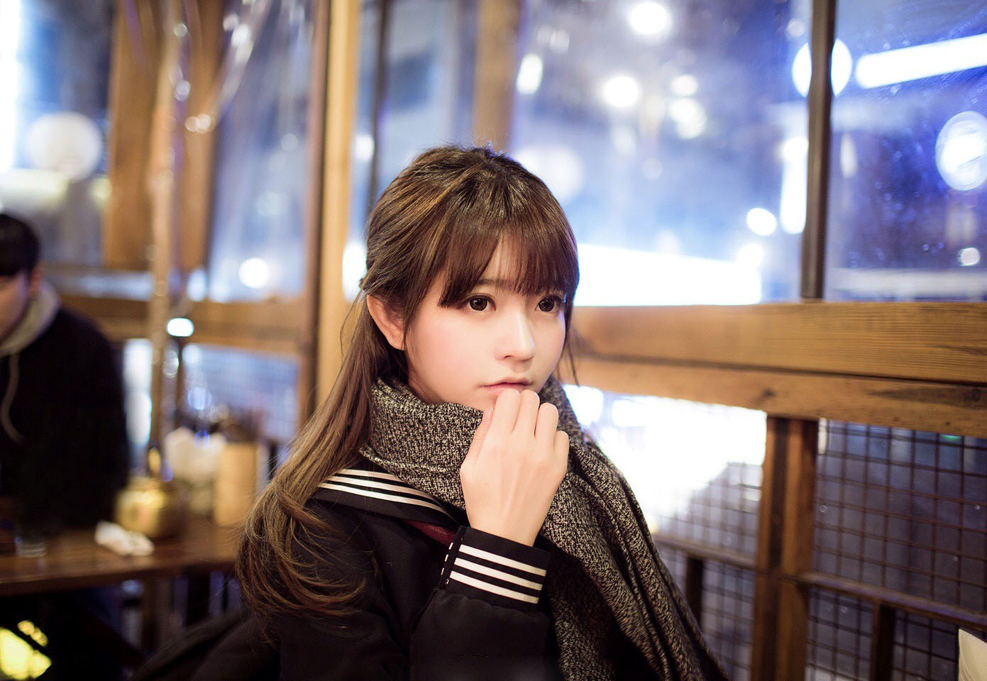 发什么内容到朋友圈,瞬间吸引更多的女生关注你