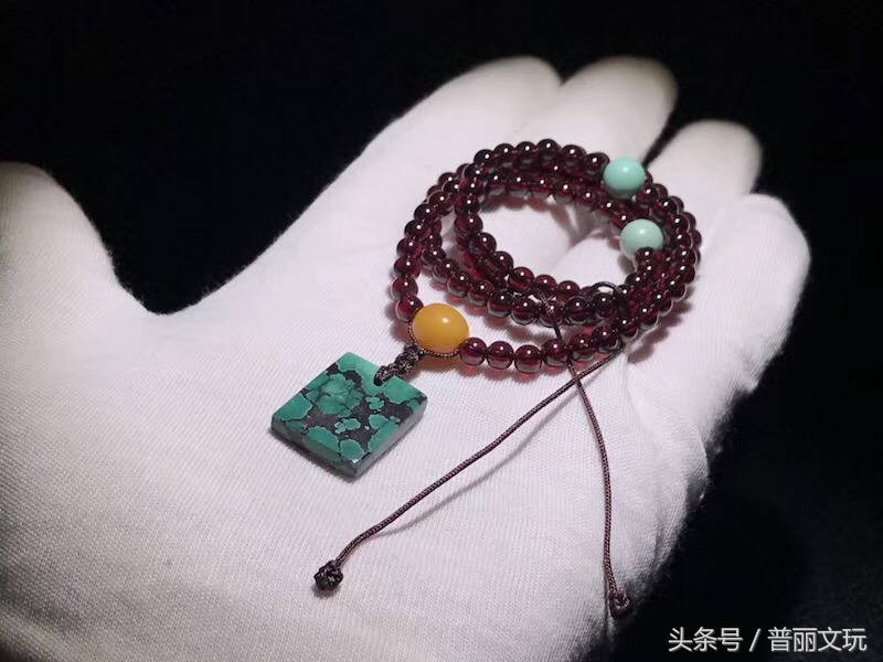 新手买块真蜜蜡有多难，大叔说着说着就哭了！我们应该同情他吗？