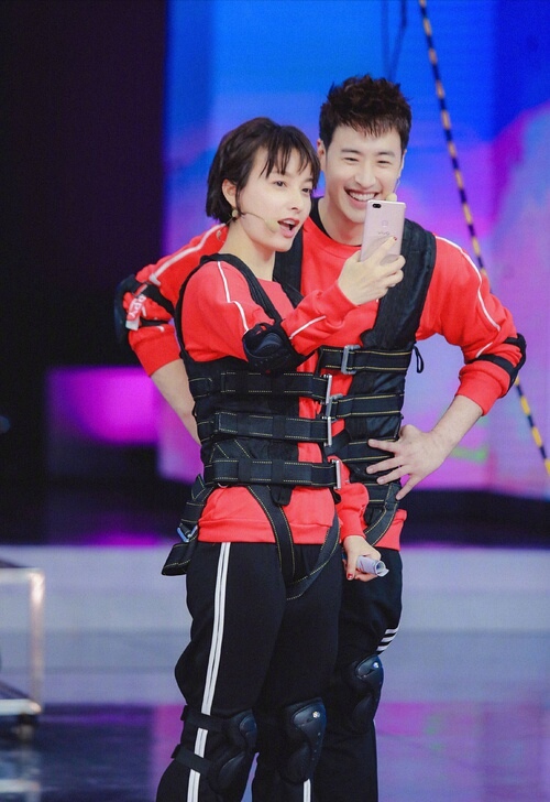 海涛快乐家族再聚首,快乐大本营海涛和潘玮柏表演直播