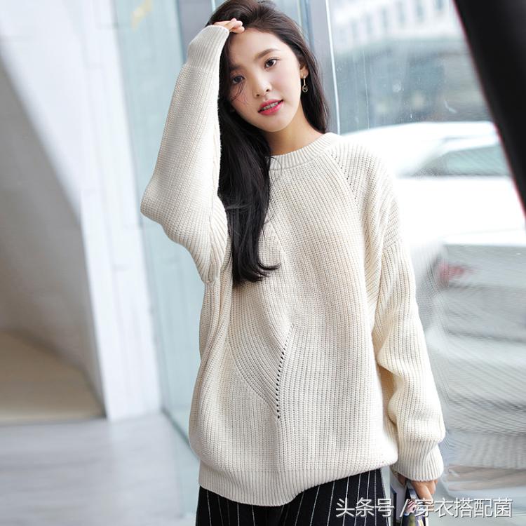 深蓝大衣搭配什么颜色内搭好看,浅色大衣内搭应该浅色还是深色