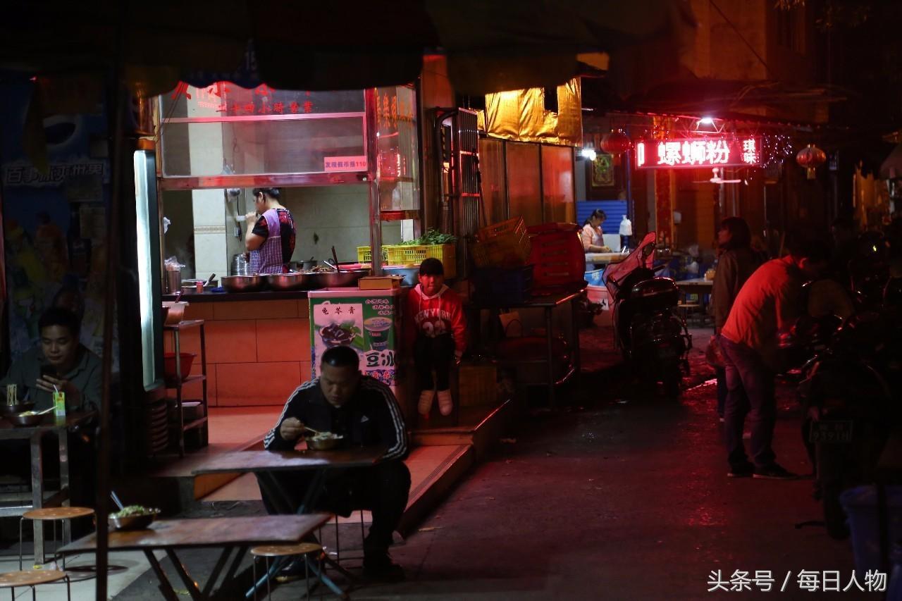 嗦一碗正宗柳州螺蛳粉,鲜香酸辣螺蛳粉柳州正宗