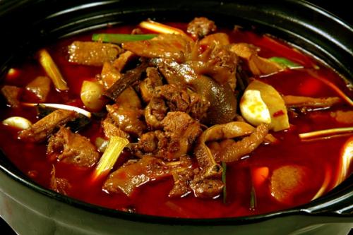 重庆烧鸡公煲的正宗做法,重庆特色菜鸡公煲烧鸡公钵钵鸡