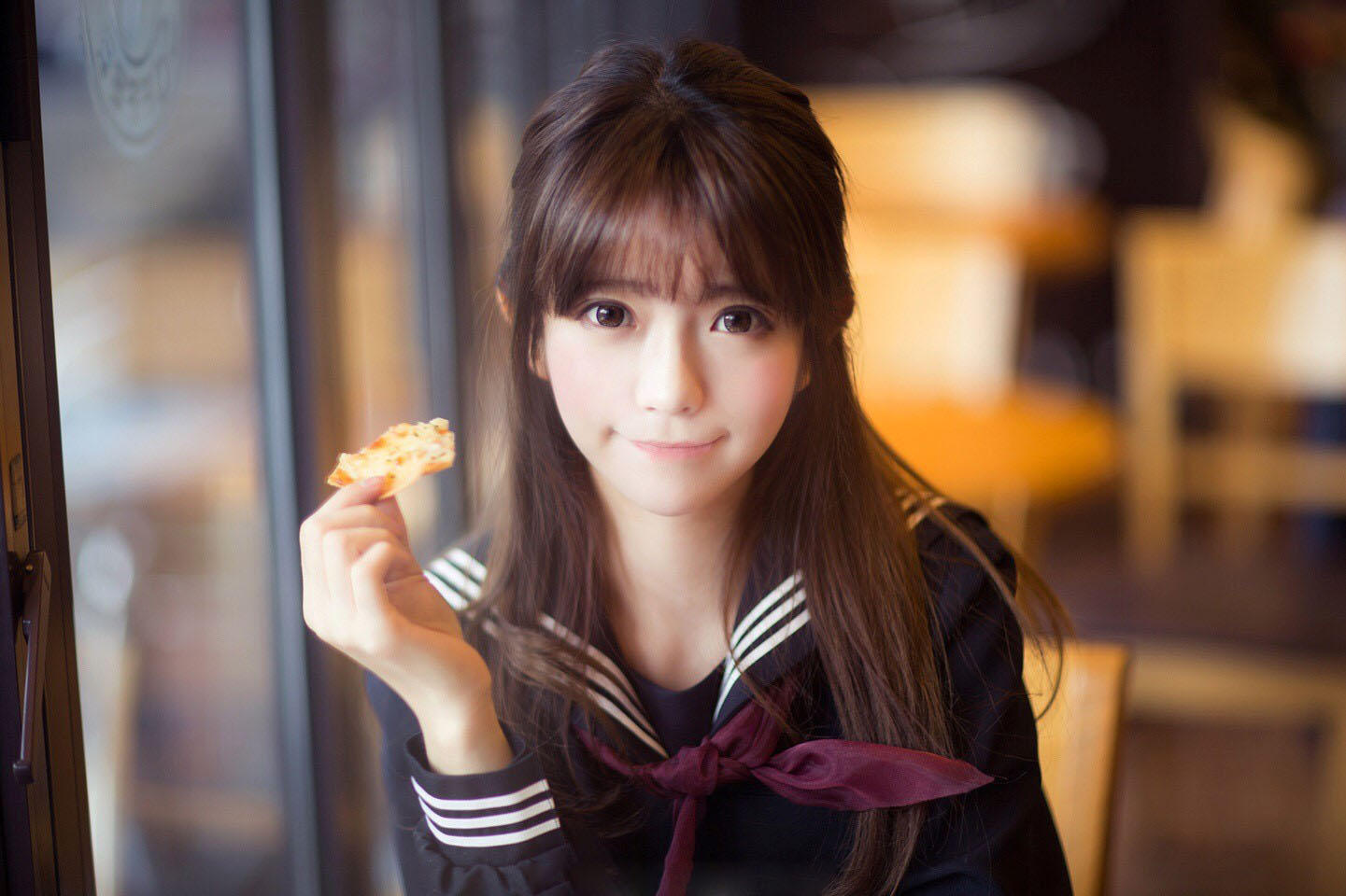 发什么内容到朋友圈,瞬间吸引更多的女生关注你