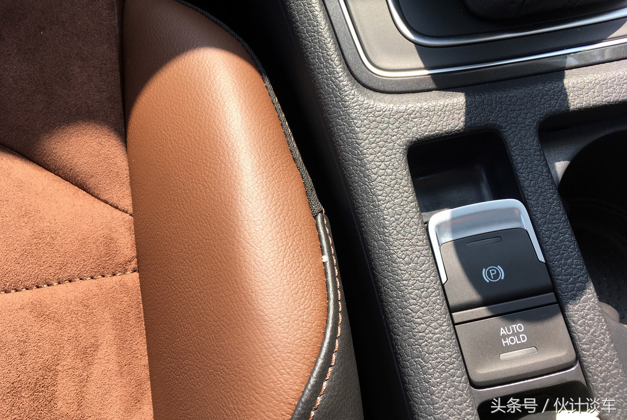 全新大众高尔夫实车非常的靓眼,大众高尔夫到底是一款什么样的车