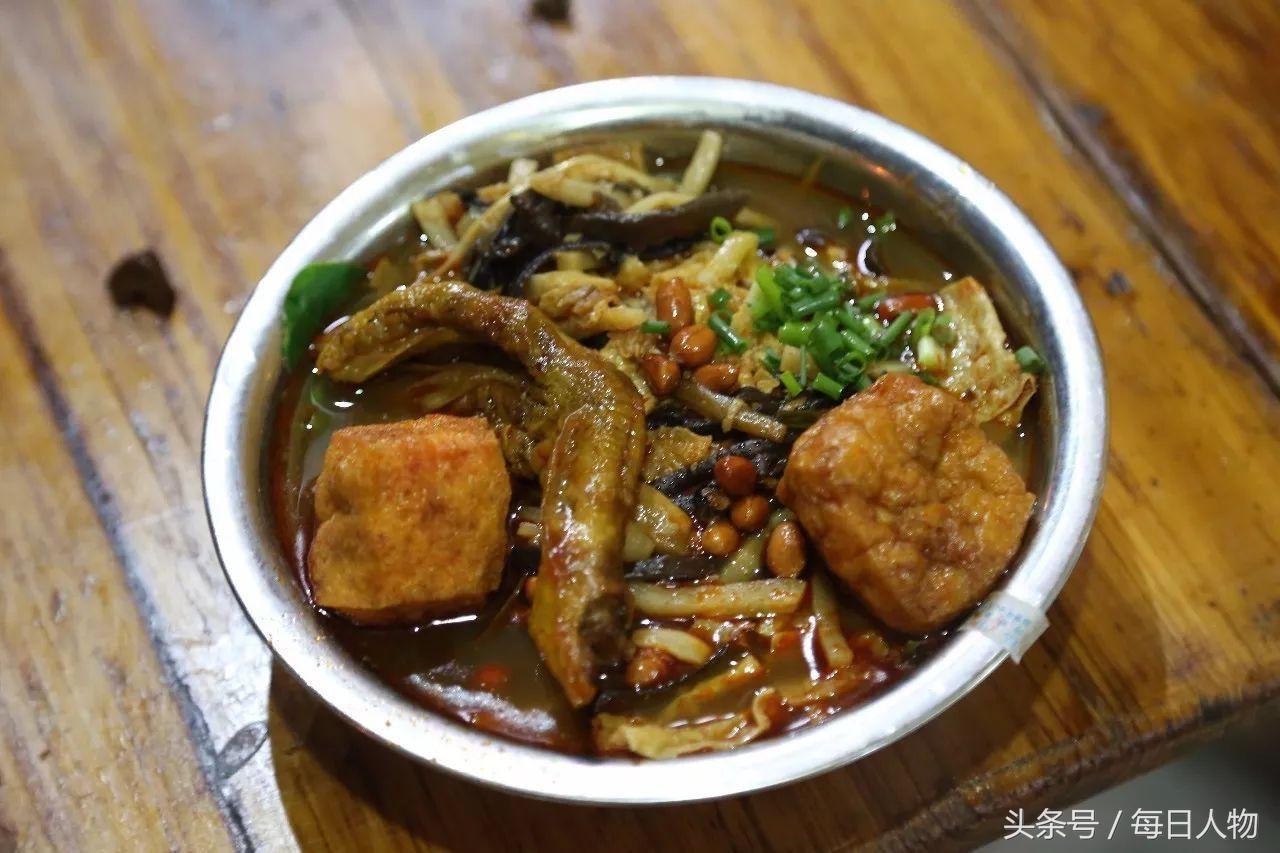 嗦一碗正宗柳州螺蛳粉,鲜香酸辣螺蛳粉柳州正宗