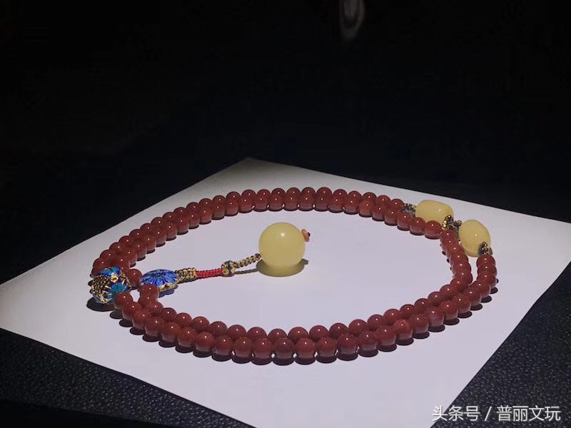 新手买块真蜜蜡有多难，大叔说着说着就哭了！我们应该同情他吗？