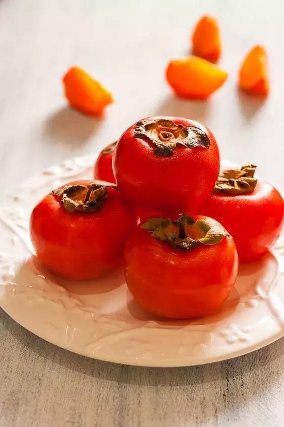 柿子能和酒一起用,柿子和酒间隔多少时间可以吃