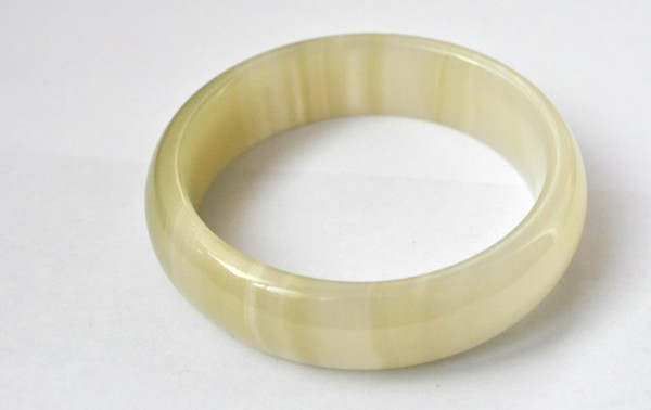 30万手镯值不值钱,30万以上的手镯是真的吗