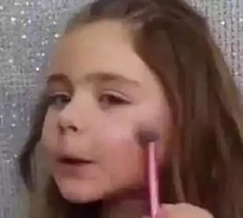 手残还怪化妆品不好?还不如人家5岁萝莉