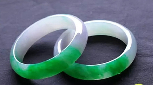 30万手镯值不值钱,30万以上的手镯是真的吗