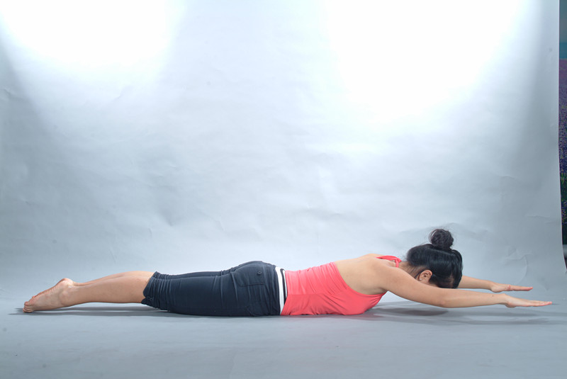 普拉提蛙泳式练习准备动作,普拉提大器械练习蛙泳腿