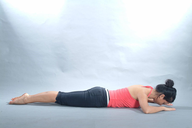 普拉提蛙泳式练习准备动作,普拉提大器械练习蛙泳腿