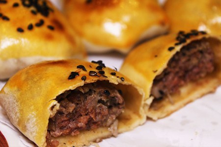 *疆新**恺撒烤包子，名字霸气还好吃，一天卖出5000个！