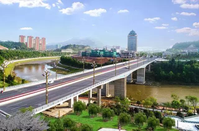 大家好,我来介绍一下恩阳“川东北综合交通新枢纽”是如何炼成的