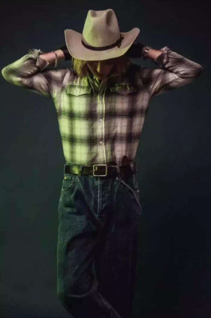 格子衬衫怎么穿不像学生,程序员白衬衣怎么搭配