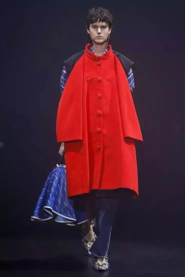 新娱儿美了一季的巴黎世家开始作妖了,丑不丑大家来评评理