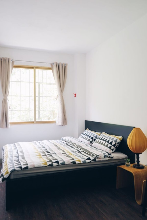 90后女生装修民宿,广州民宿低成本装修风格房间