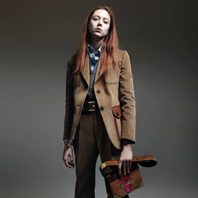 “大衣是女人的第一藏身所”