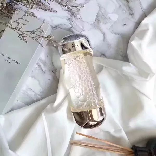 换季皮肤长痘干燥起皮怎么办,秋冬换季皮肤爆痘急救