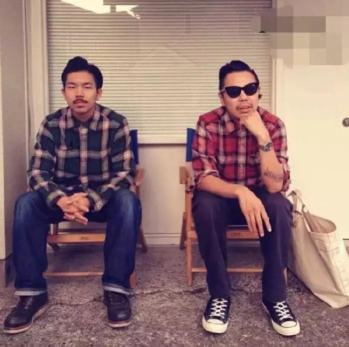 格子衬衫怎么穿不像学生,程序员白衬衣怎么搭配