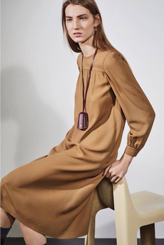 “大衣是女人的第一藏身所”