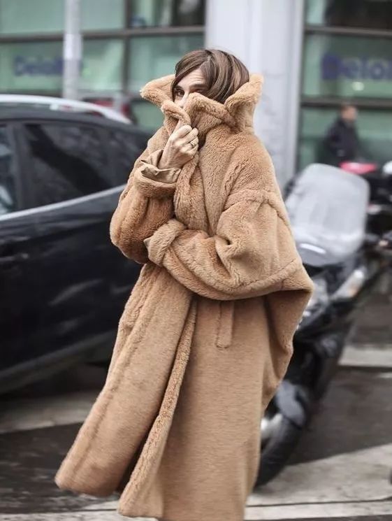 “大衣是女人的第一藏身所”