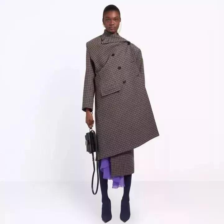 新娱儿美了一季的巴黎世家开始作妖了,丑不丑大家来评评理