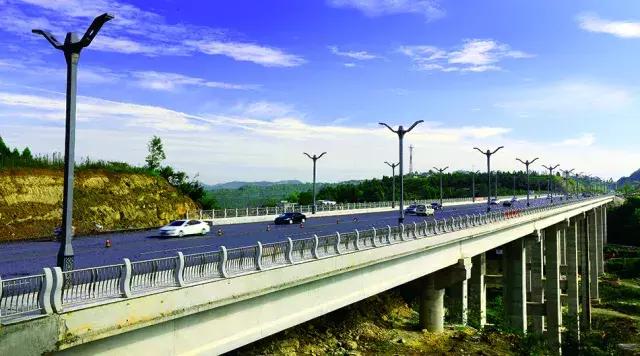 大家好,我来介绍一下恩阳“川东北综合交通新枢纽”是如何炼成的