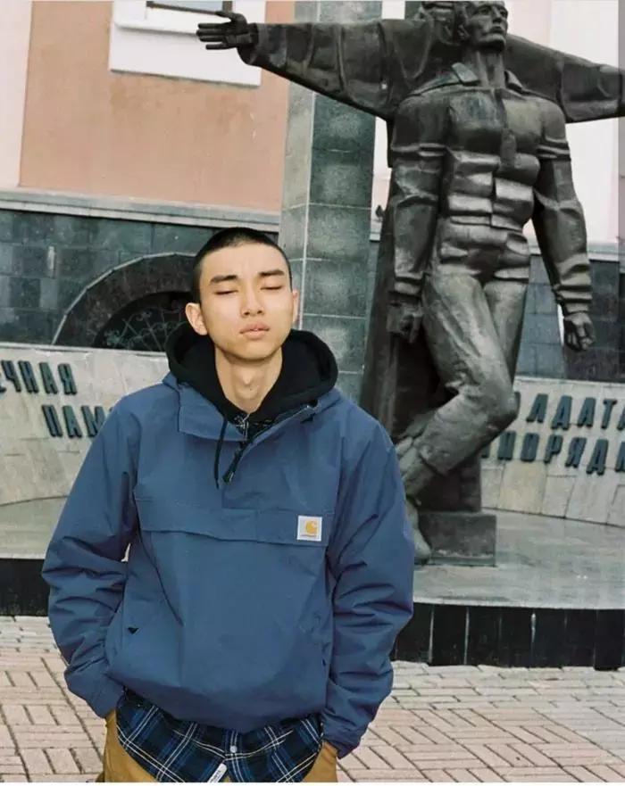 格子衬衫怎么穿不像学生,程序员白衬衣怎么搭配