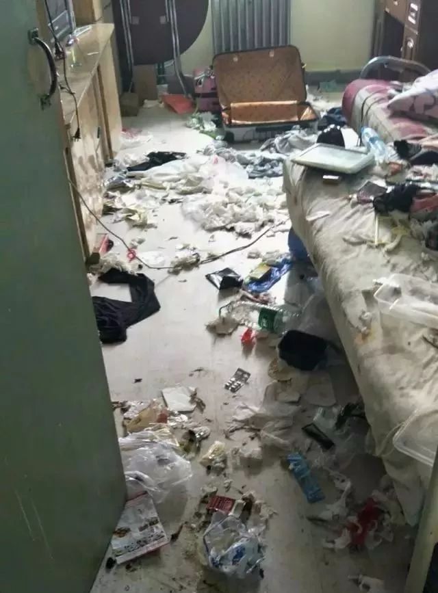 “恶臭女孩”实录：这些细节让人好感全无