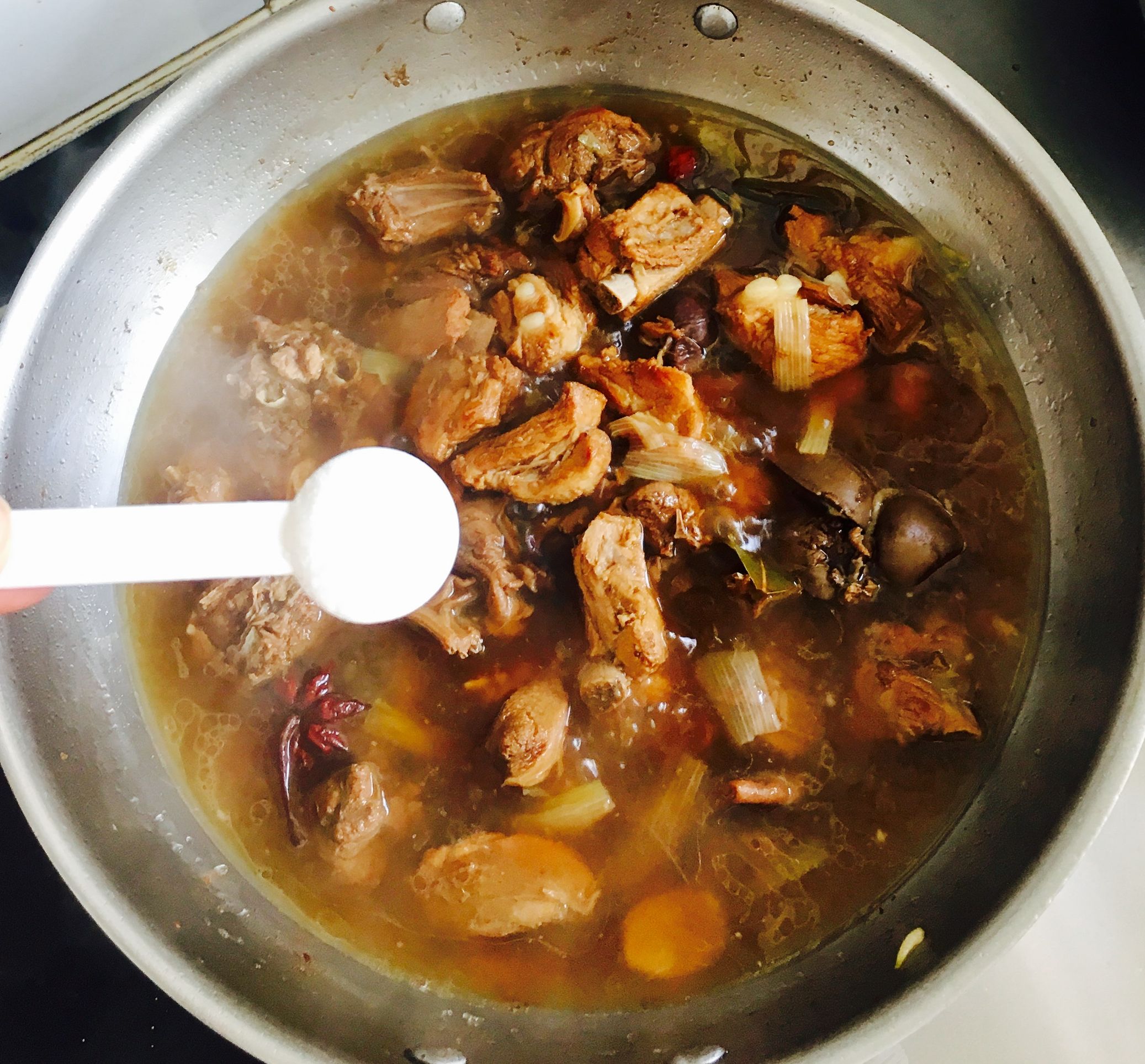 如何做好红烧兔子肉,红烧兔子肉怎么做又嫩又好吃