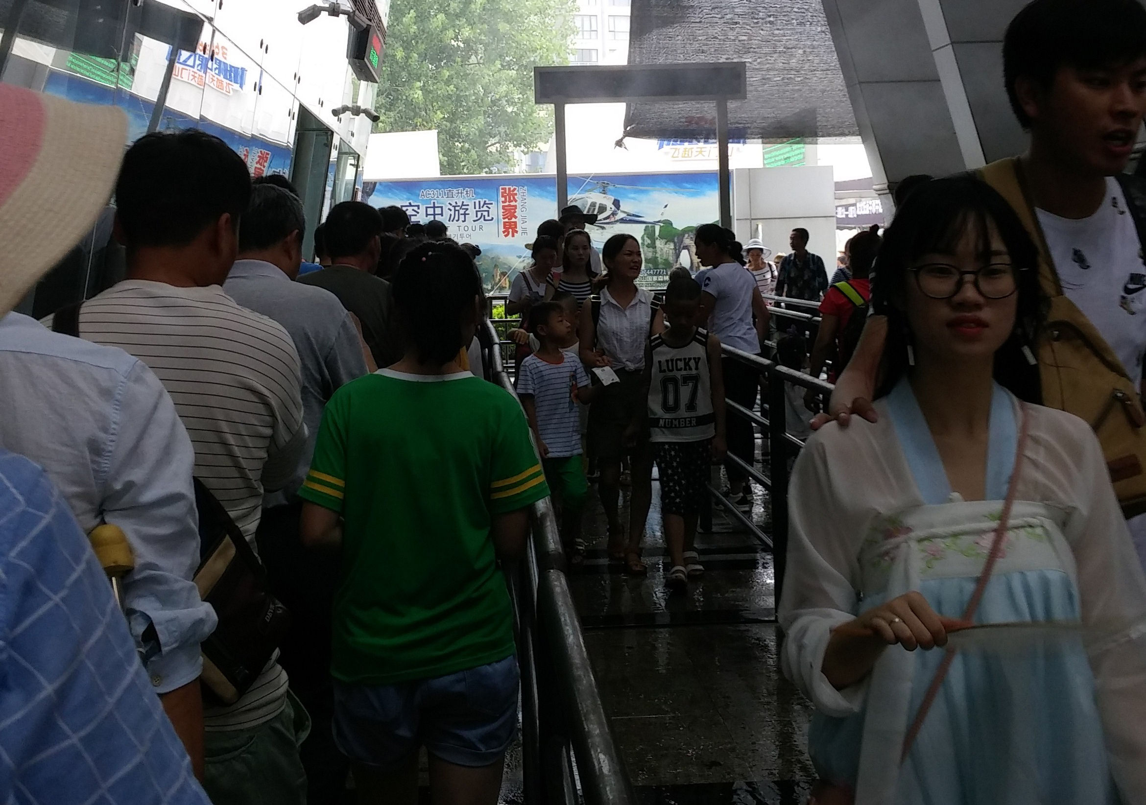 张家界天门山玻璃栈道1日游览,张家界天门山玻璃栈道三日游攻略