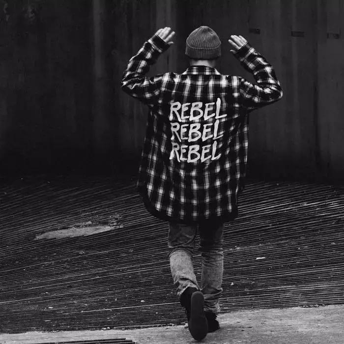 格子衬衫怎么穿不像学生,程序员白衬衣怎么搭配