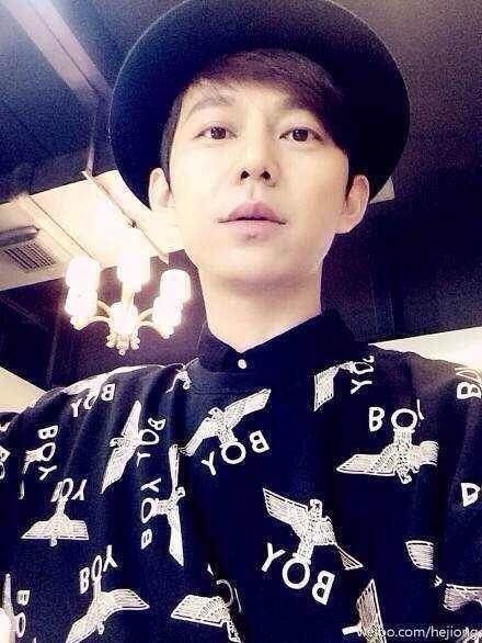 潮牌boylondon高帮变色鞋子,最流行潮牌BOYLONDON