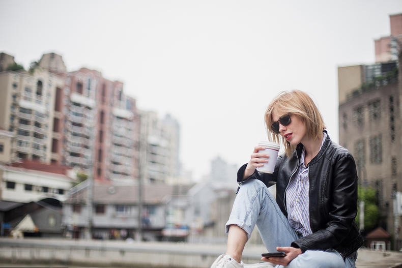 偶尔当个帅气妞儿挑件潇洒的皮衣！