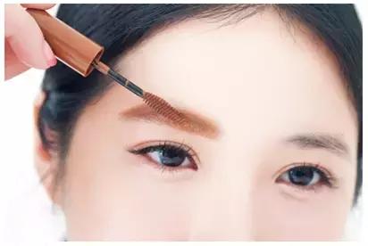 眉笔什么颜色好看自然百搭视频,眉毛变成红色用什么颜色的眉笔好