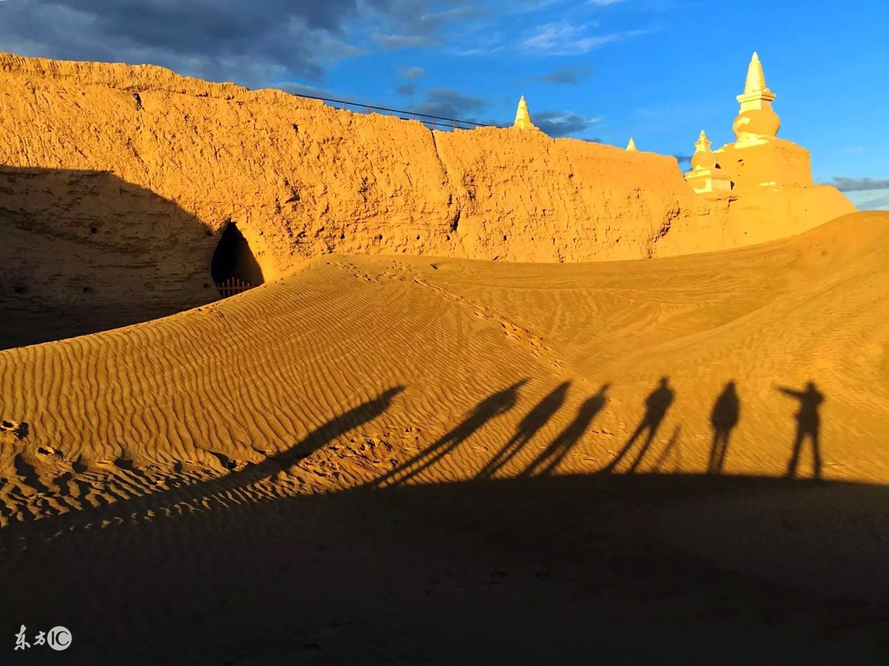 远处的背影歌曲,远处有怪物的影子