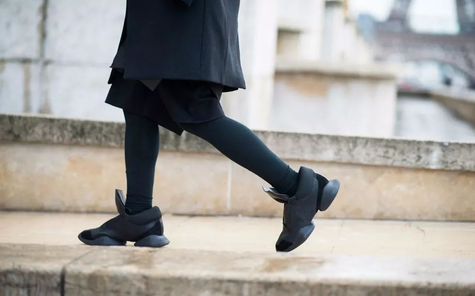 买不起特别贵的跑鞋,买不起好的鞋子