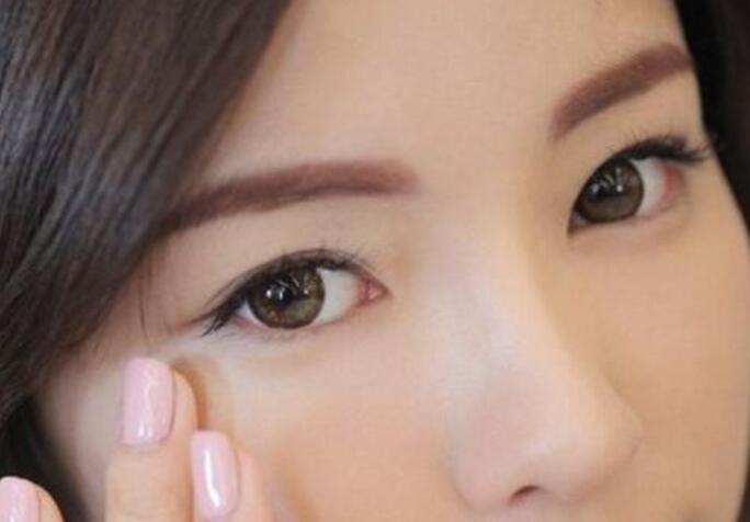 提升温柔感的清透的眼妆教程,好看的底妆眼妆