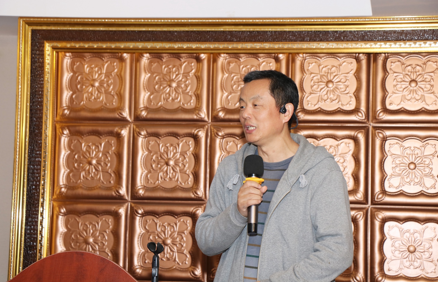 上海火炬润滑油举办10月庆祝员工生日晚会