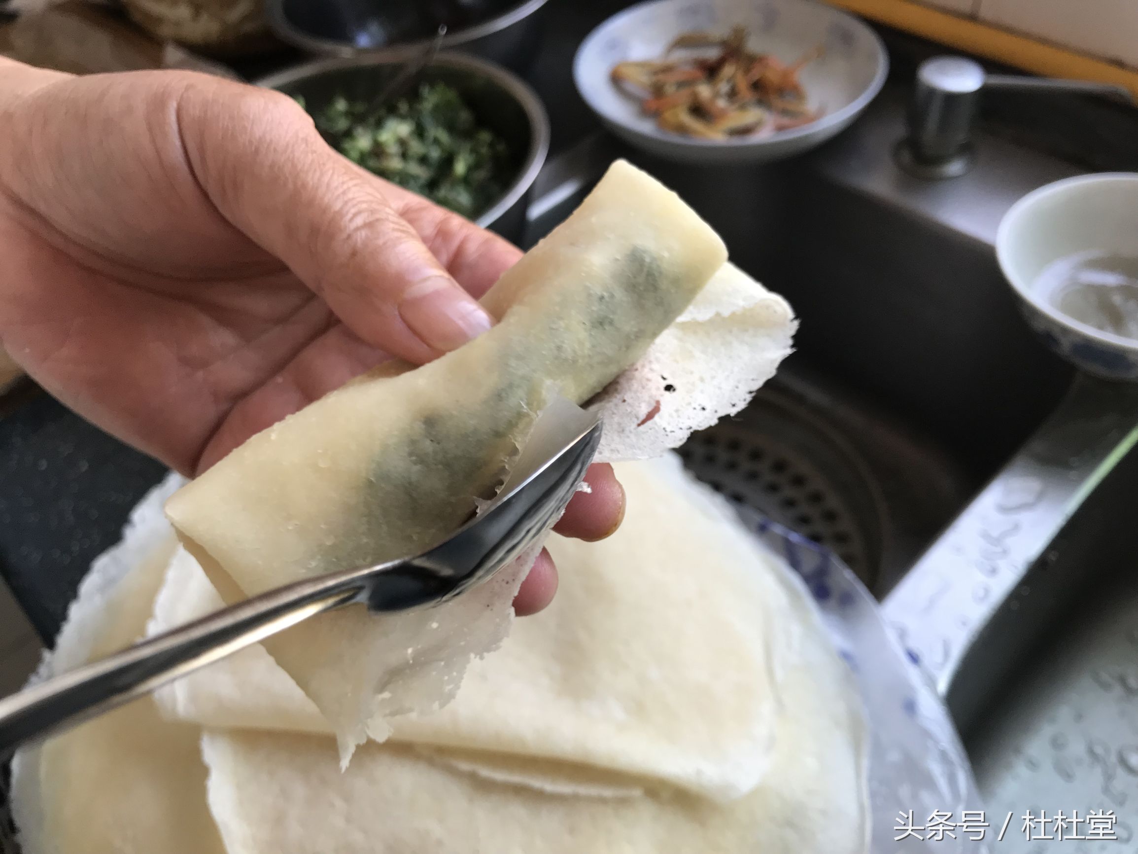 春卷怎么炸又酥又脆不容易焦,春卷怎么炸又酥又脆炸几分钟