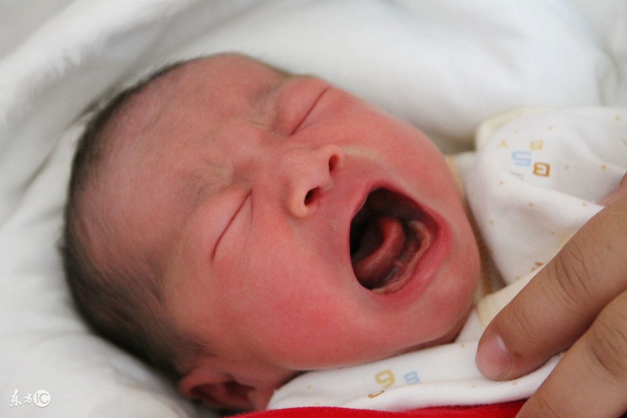 初生儿胀气肠绞痛怎么办,胀气了肠绞痛怎么缓解