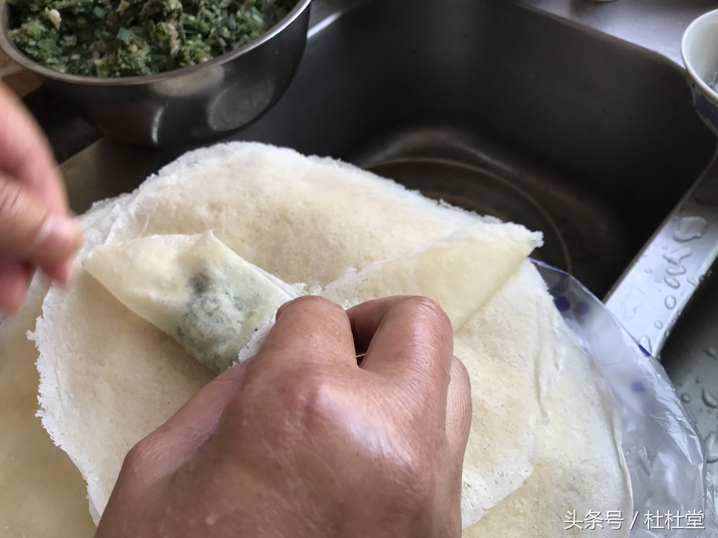 春卷怎么炸又酥又脆不容易焦,春卷怎么炸又酥又脆炸几分钟