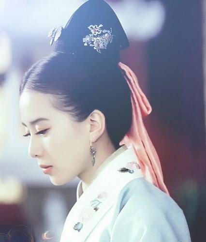 刘诗诗刘亦菲五官比较,刘诗诗刘亦菲肩膀对比