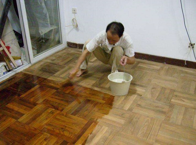 旧地板重新换还是翻新,旧房地板翻新最简单最省钱的方法