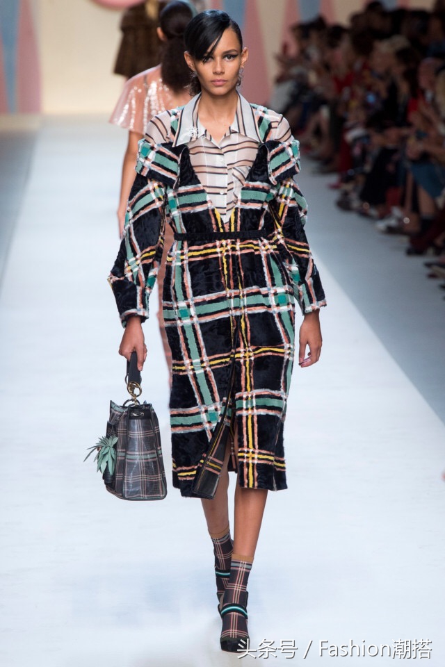 品牌盛宴fendi2018春夏时装秀,fendi皮草时装秀