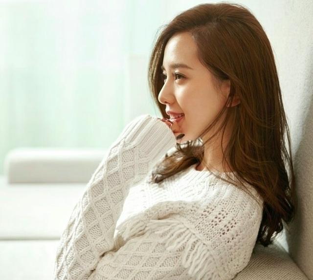 刘诗诗刘亦菲五官比较,刘诗诗刘亦菲肩膀对比